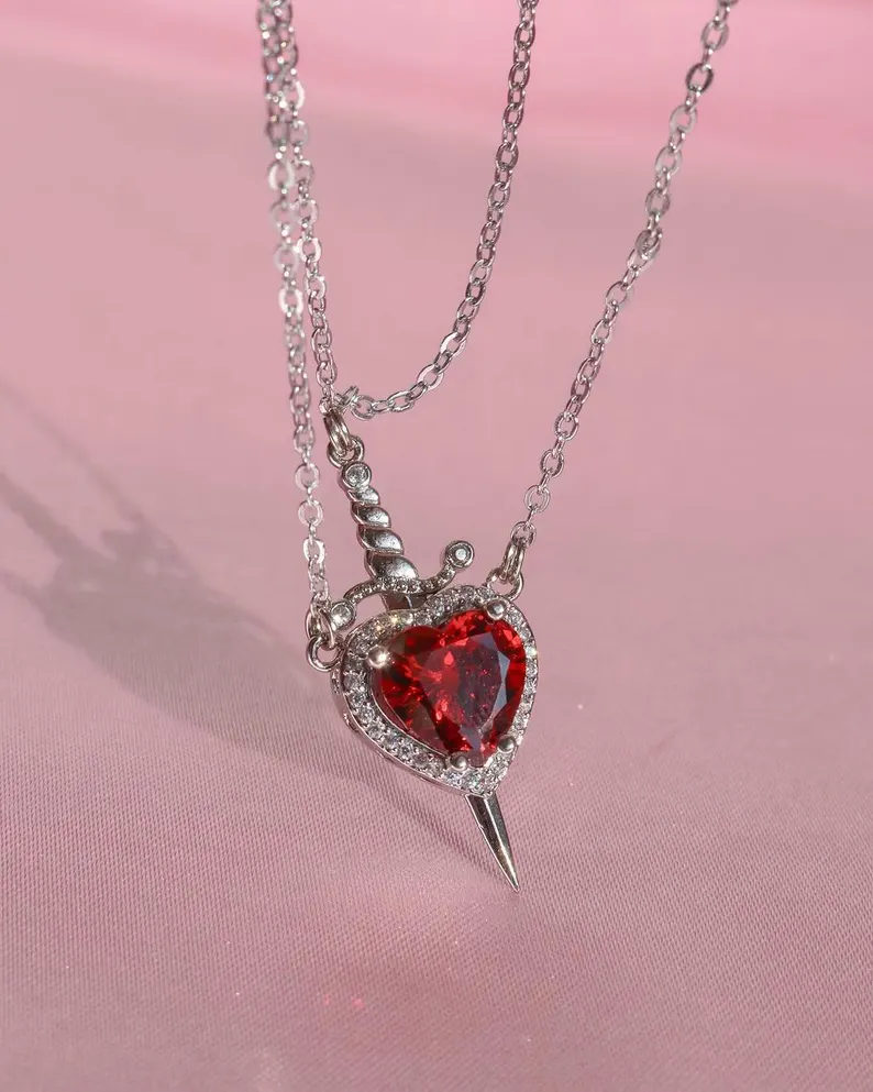 Collar de Parejas "Vínculo Eterno" – Espada y Corazón Complementarios ✨+CAJAREGALO